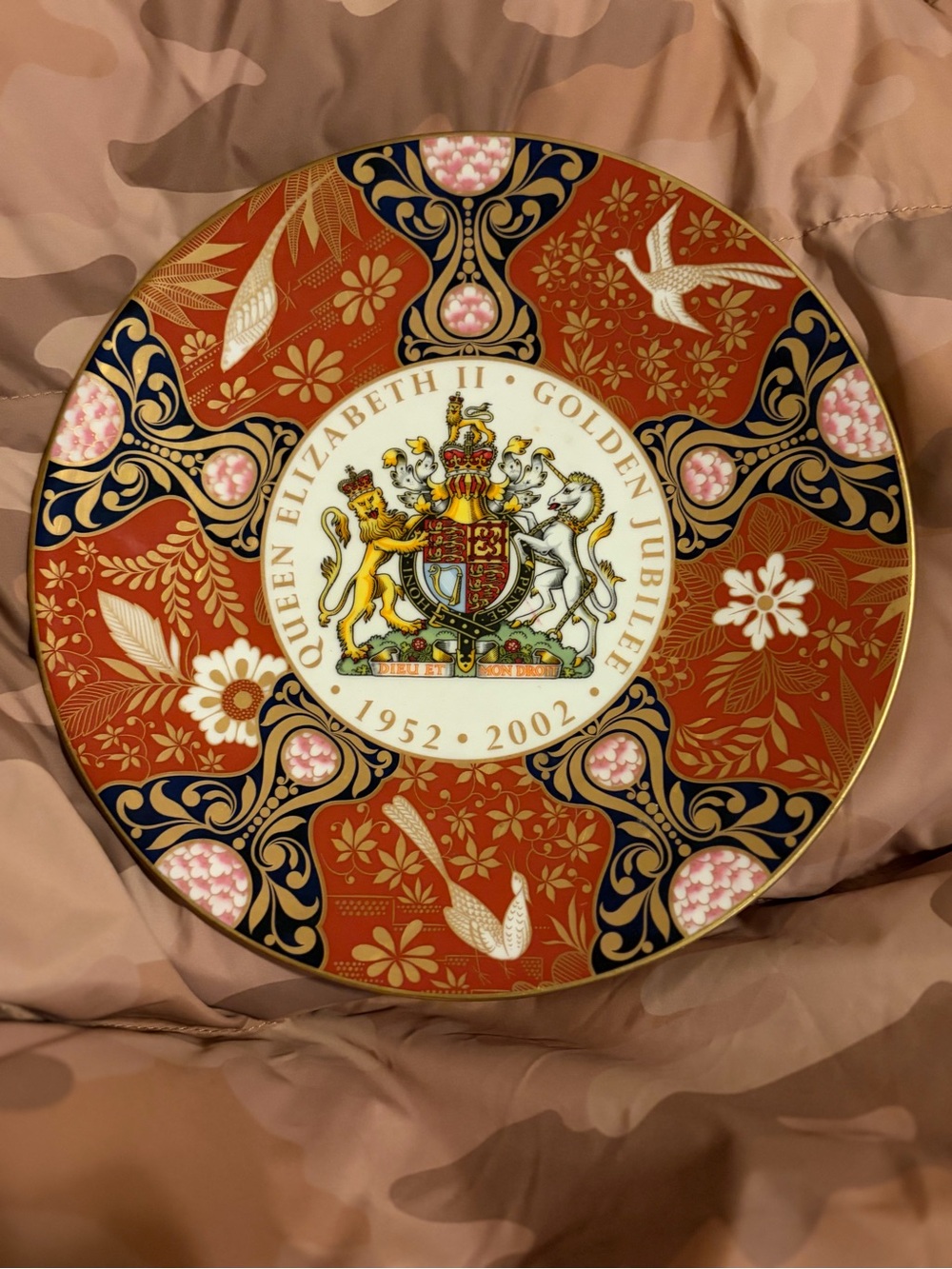 Royal Worcester Queen Elizabeth II Golden Jubilee Plate 1952-2002 Fine Bone Chin
